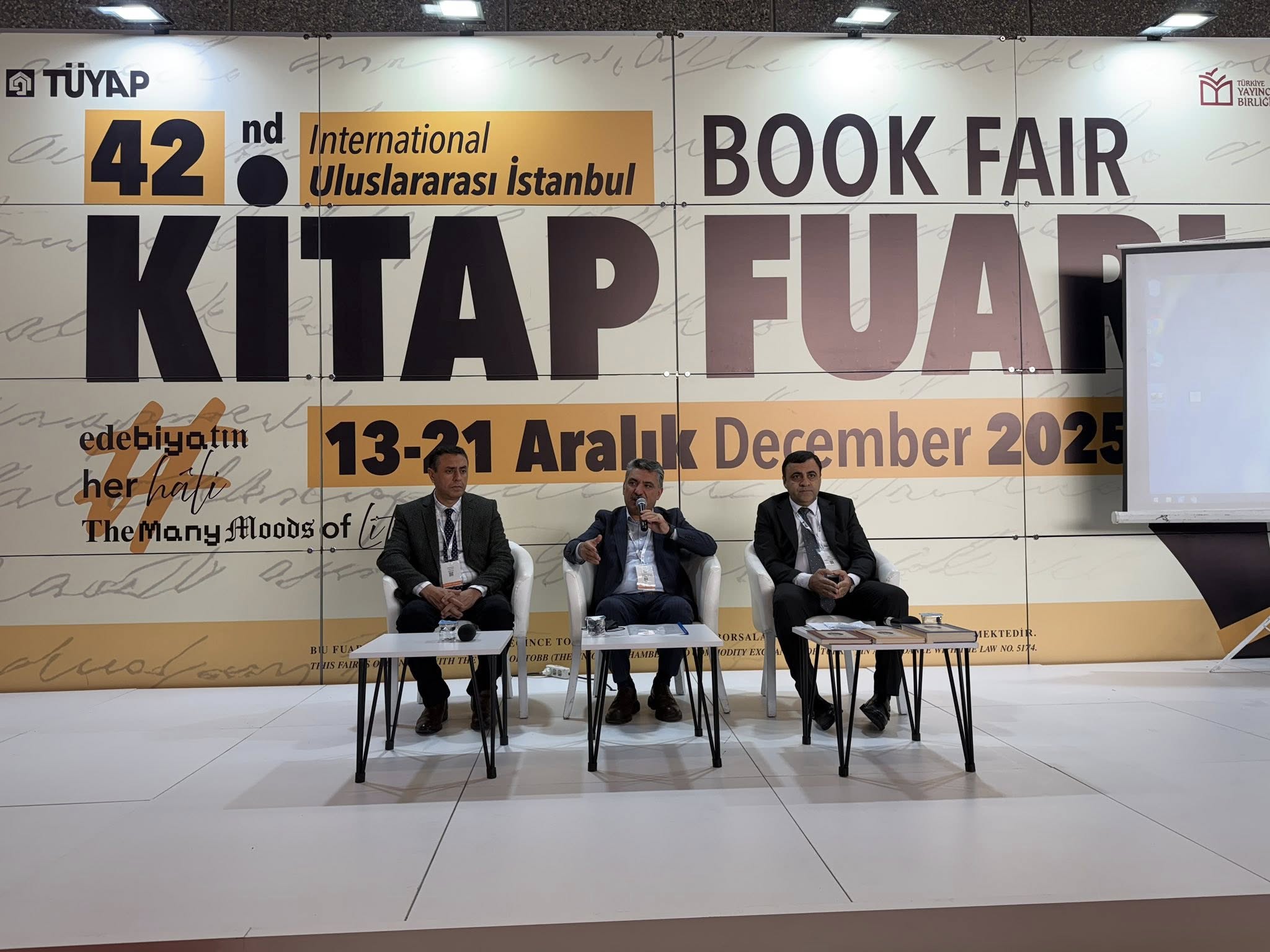 ANAİB sədri, dosent Şəmil Sadiq Mədəniyyət Nazirliyinin dəvəti ilə İstanbul TÜYAP kitab sərgisində “Azərbaycan ədəbiyyatında ümumtürk ədəbi dili” mövzusunda çıxış edib