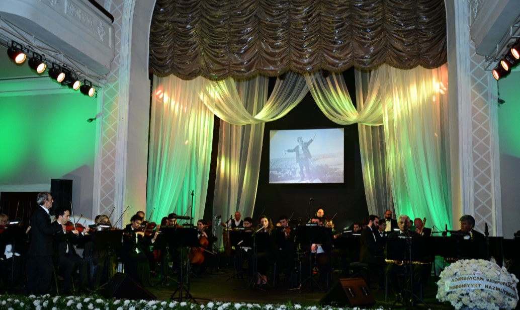 Dövlət Mahnı Teatrında Rəşid Behbudovun xatirə otağı yaradılıb