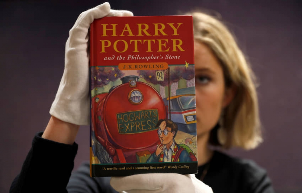 Harri Potterdən bəhs edən kitabın ilk nəşri rekord məbləğə satılıb