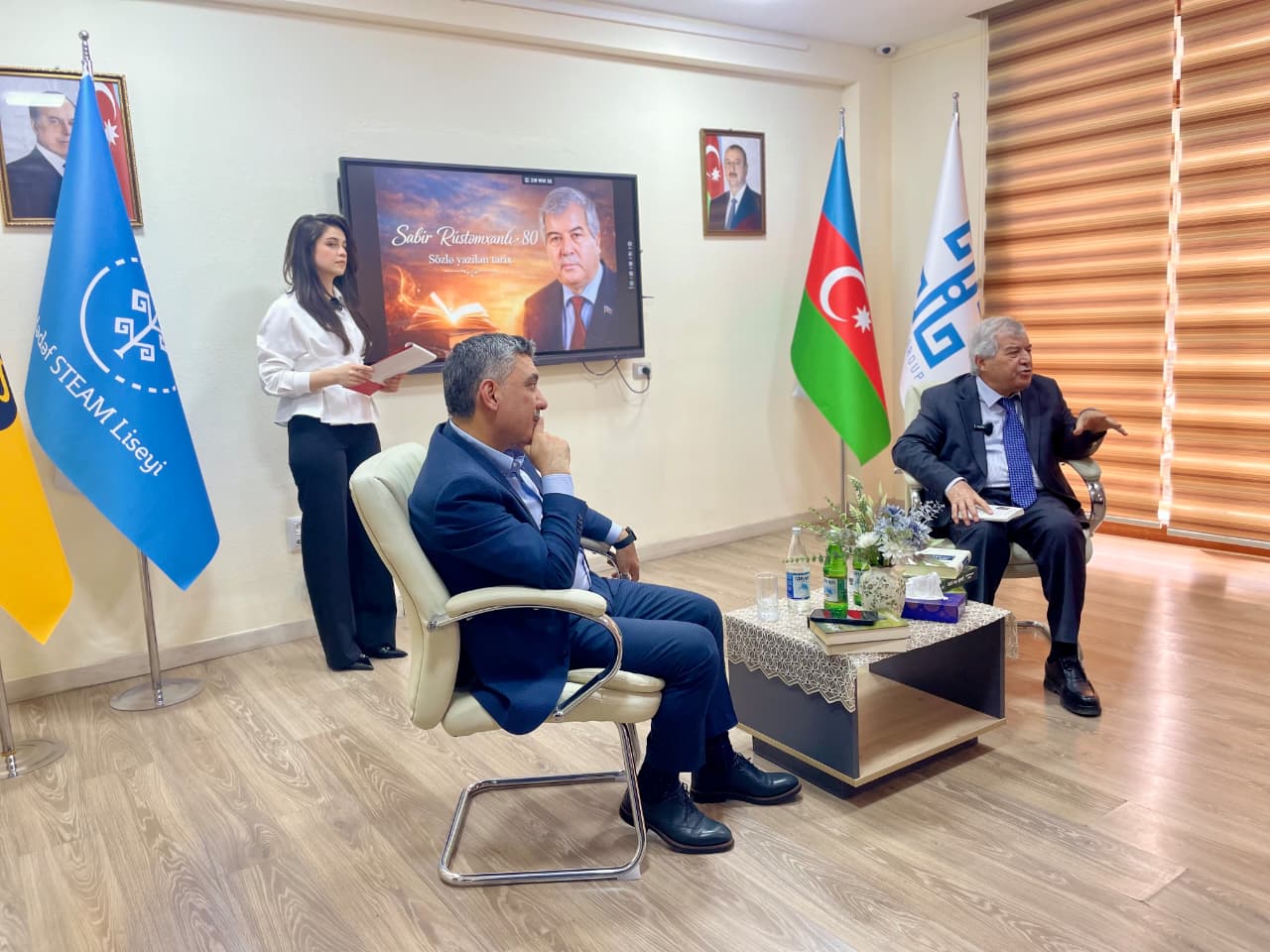 Hədəf Liseyində Xalq şairi Sabir Rüstəmxanlı ilə görüş keçirilib