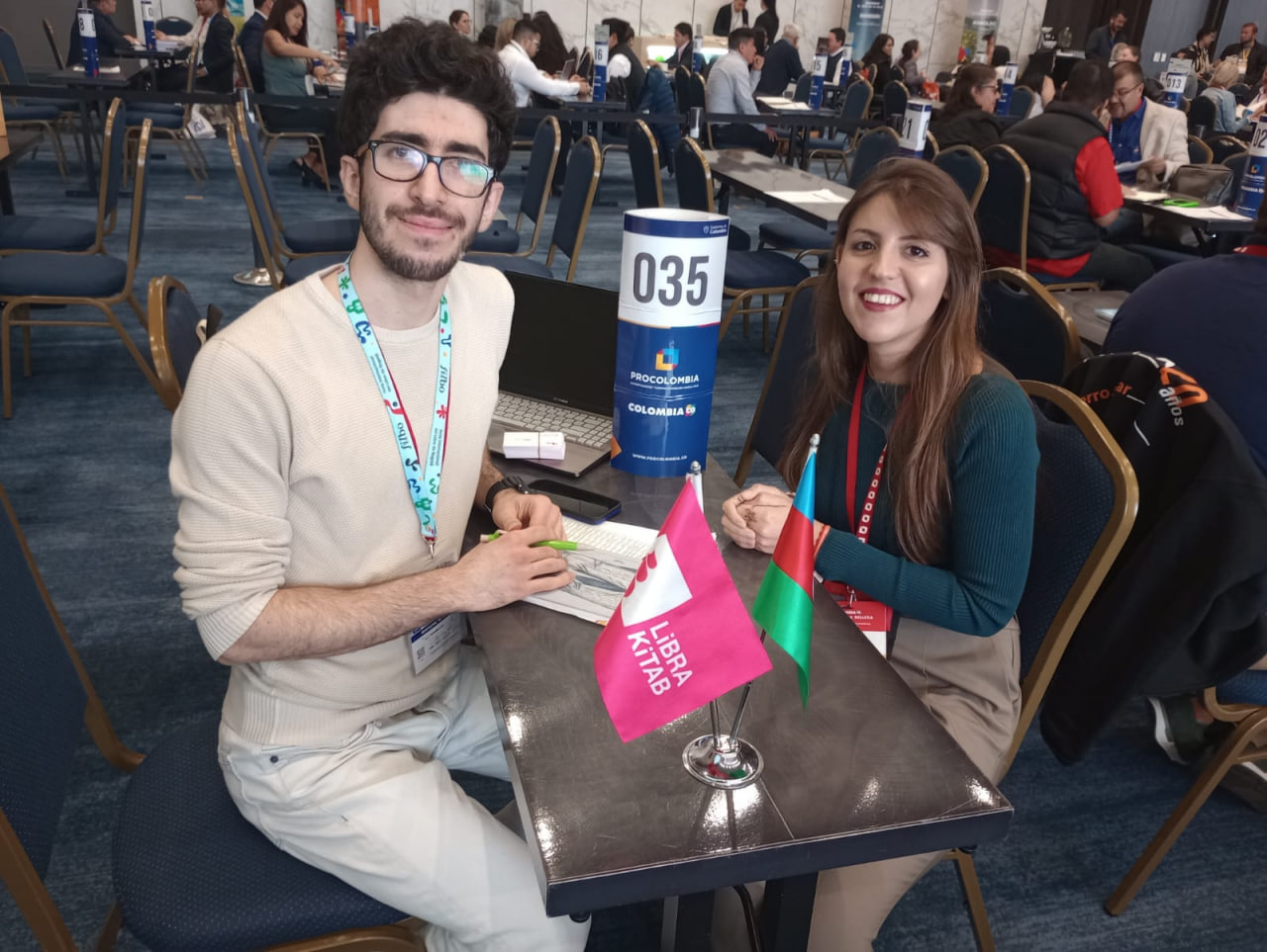 “Libra Kitab” nəşriyyatının əməkdaşı Boqota Beynəlxalq Kitab Sərgisində