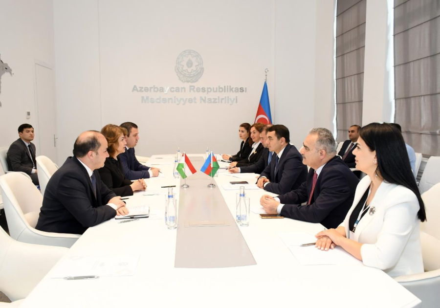 Mədəniyyət naziri tacikistanlı həmkarı ilə görüşüb