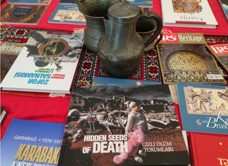 Parisdə “Gizli ölüm toxumları” kitabı təqdim edildi