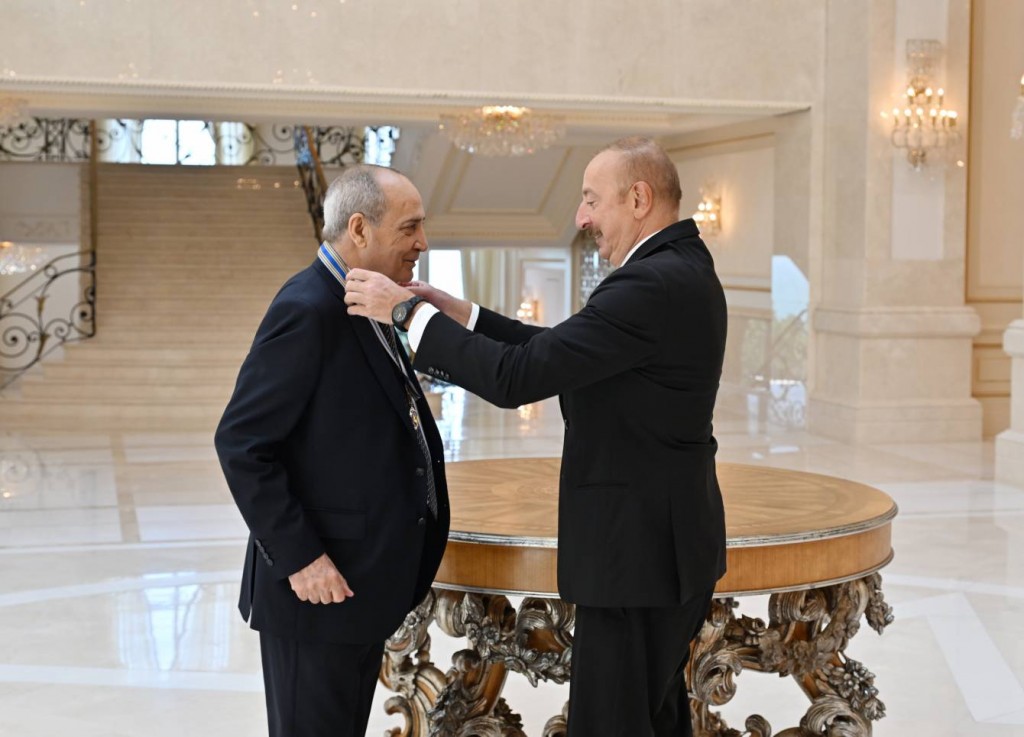 Prezident Rasim Balayevə “İstiqlal” ordenini təqdim edib