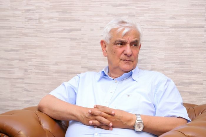 Qatardakı adam - Kamal Abdullanın hekayəsi