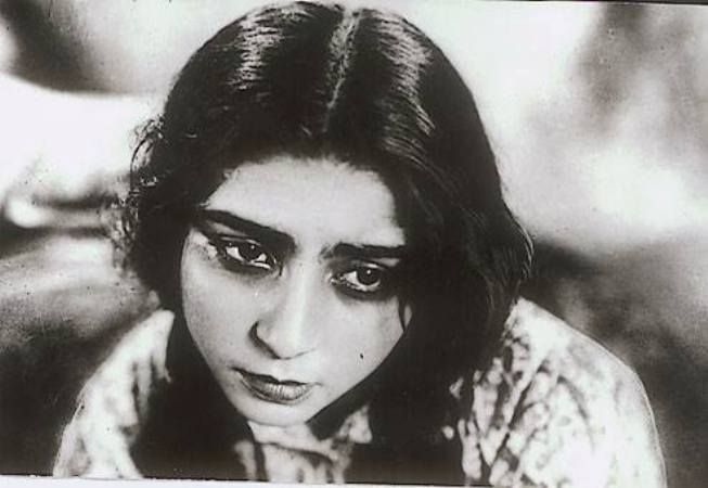 "Sevil"... - "Ekranlaşdırılmış ədəbi əsərlər" Sevda Sultanovanın təqdimatında