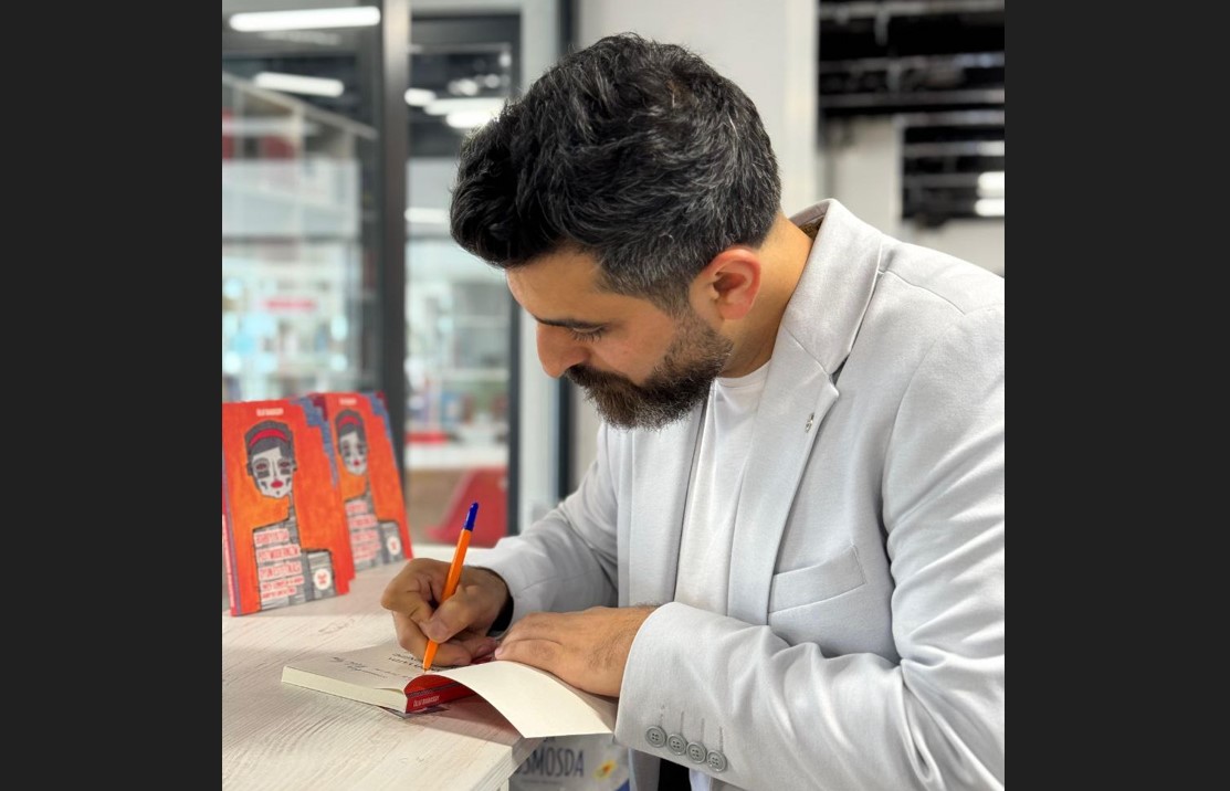 Ülvi Babasoyun “Ədəbiyyatda postmodernizm: oyun estetikası” kitabı təqdim olundu - Fotolar